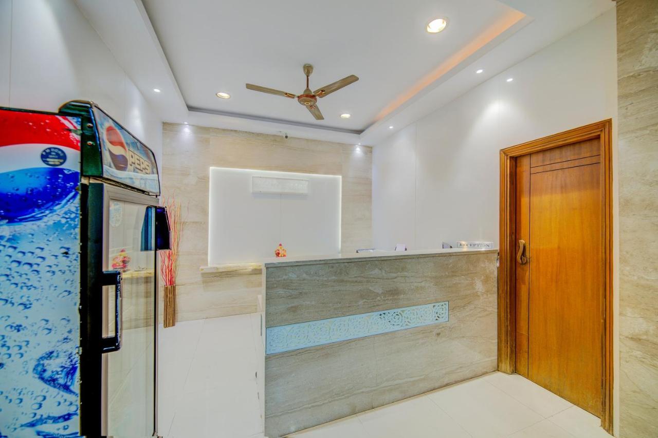 Oyo 18431 Hotel Celestee Grand 하이데라바드 외부 사진